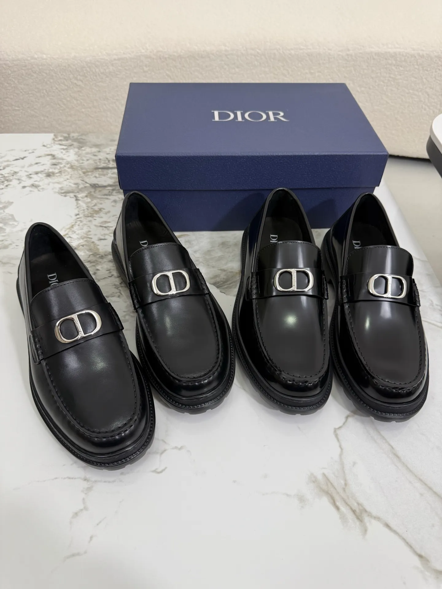 [ DIOR ] Top P: 820💰 ▪️Size: 39-44 (customized for 38.45) Top male leather shoes DIOR Dior combines high-quality materials and exquisite details. The imported cowhide leather upper is embellished with Gancio buckles, showing a luxurious style. Imported cattle. TP sole is light and flexible in texture